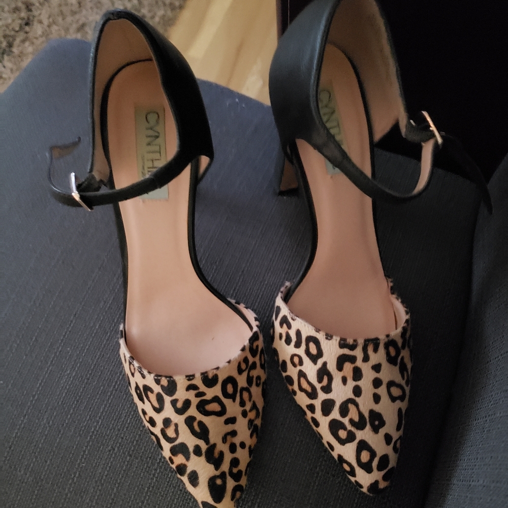 Cynthia Rowley leopard print heel 8.5 M